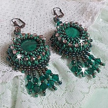 BO Emerald Vert brod&eacute;es avec une malachite, des rocailles et des facettes en verre de boh&egrave;me